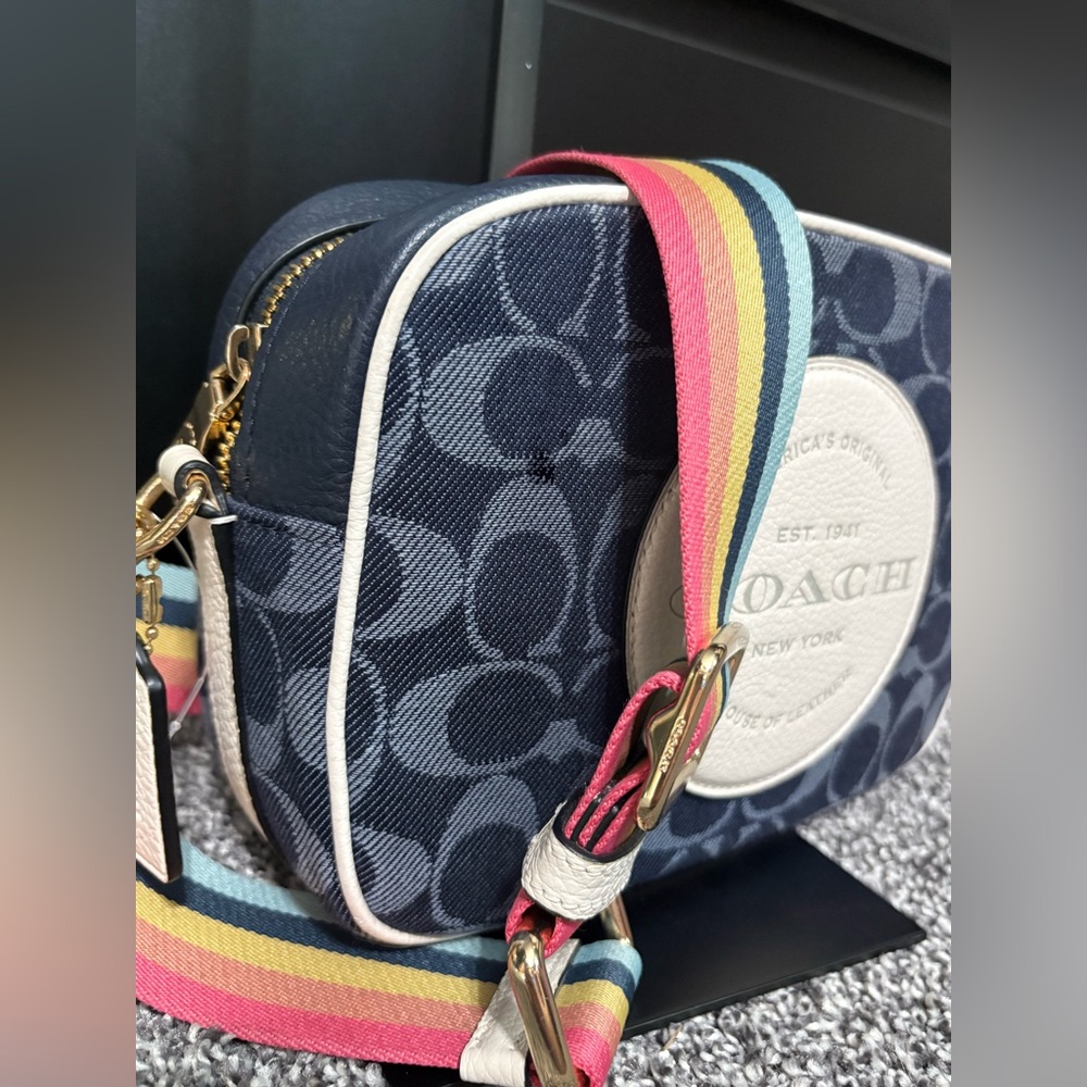 COACH DEMPSEY CAMERA BAG IN SIGNATURE JACQUARD WITH PATCH - Picture 9 of 12